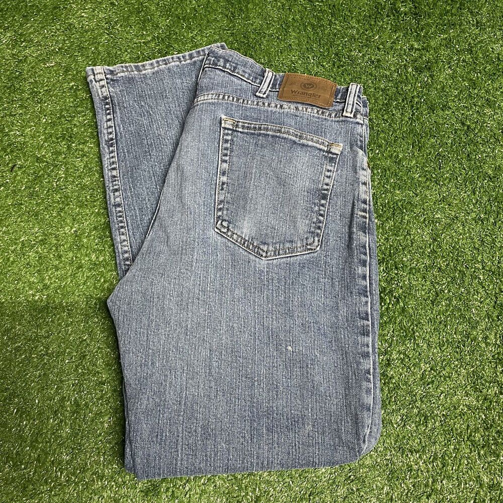 Wrangler Jeans Men’s 36x30 Medium Wash Classic Straight Leg Denim